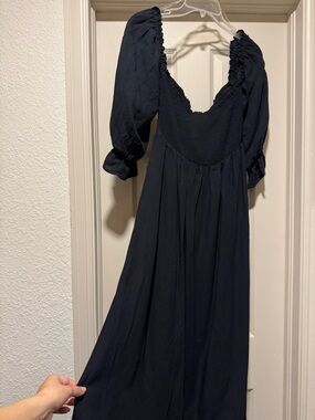 entro Black Puff-Sleeve Midi Dress